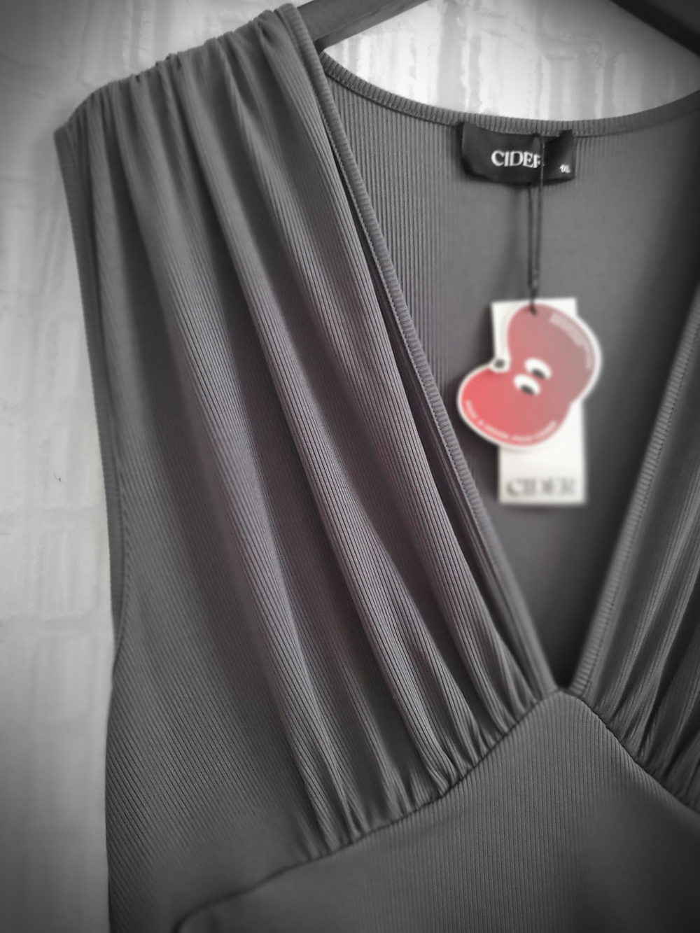 Cider Charcoal V-Neck Sleeveless Jumpsuit Romper - Picture 5 of 9